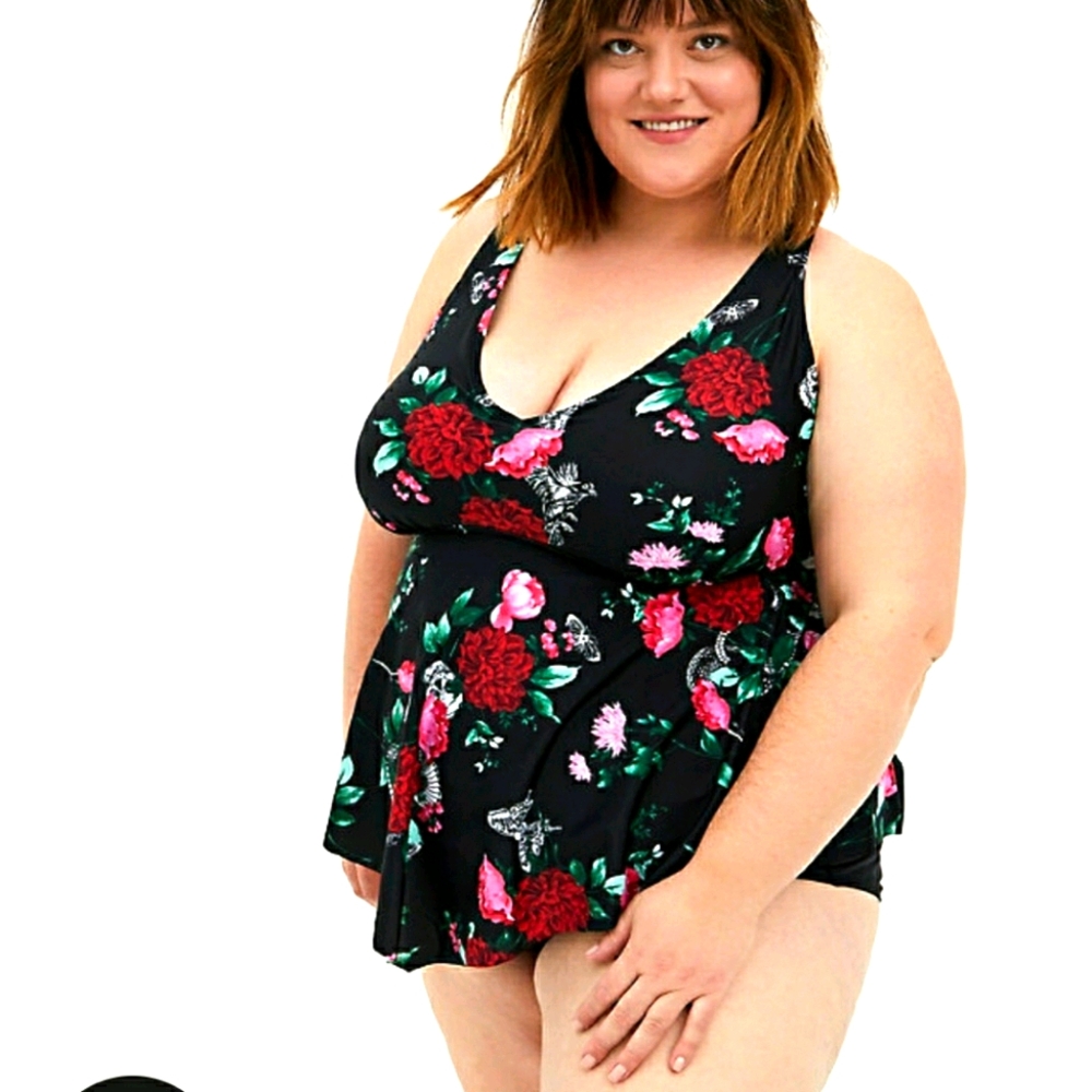 Torrid NWT, size 6,floral, skull wireless tankini